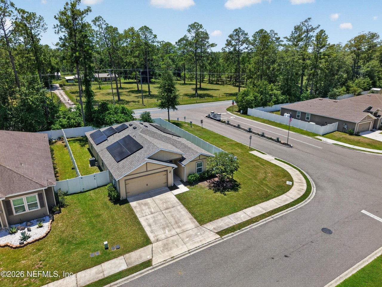 8515 Lake George Cir E - Photo 3 of 11