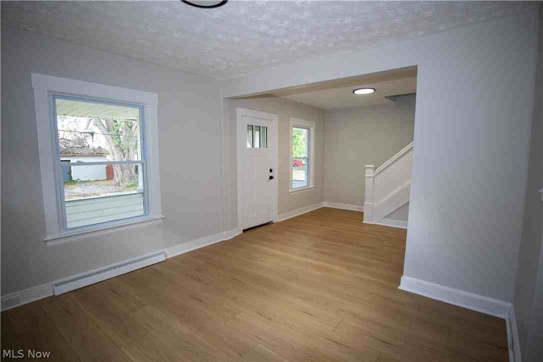 4463 W 20th St - Photo 5 of 19