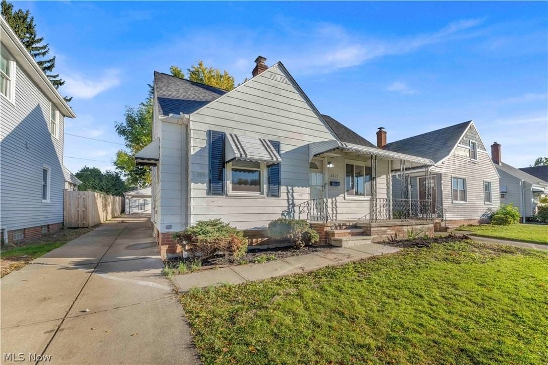 12817 Oak Park Blvd - Photo 2 of 24