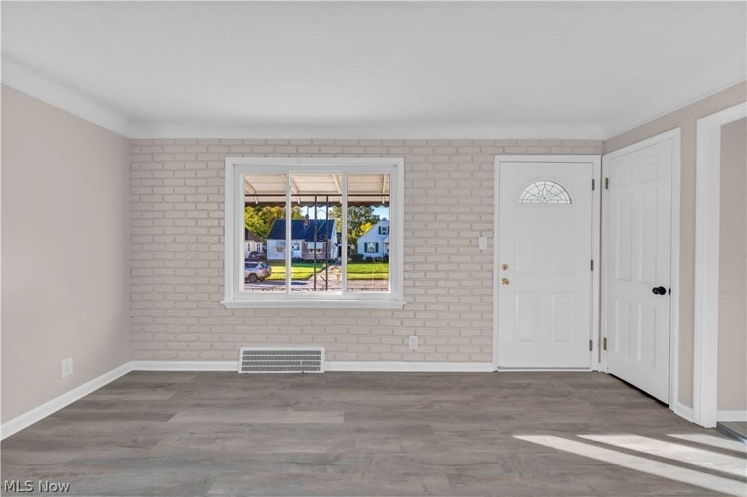 12817 Oak Park Blvd - Photo 3 of 24