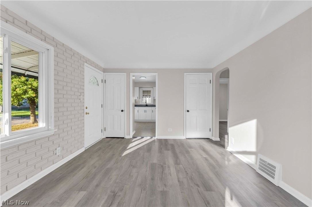 12817 Oak Park Blvd - Photo 4 of 24
