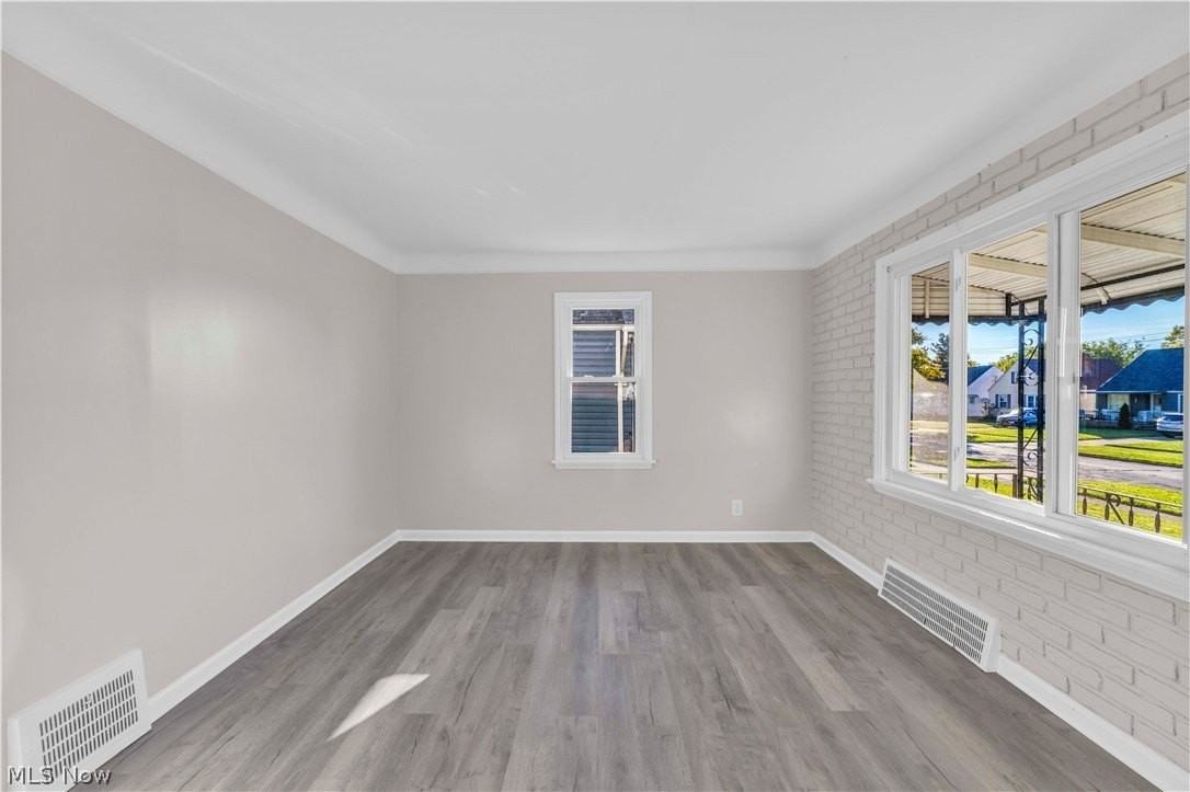 12817 Oak Park Blvd - Photo 5 of 24