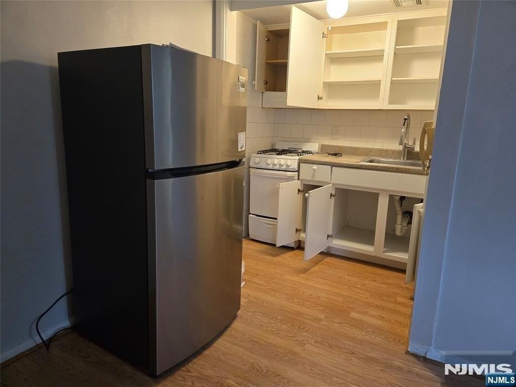 3040 Edwin Ave #1J - Photo 3 of 6