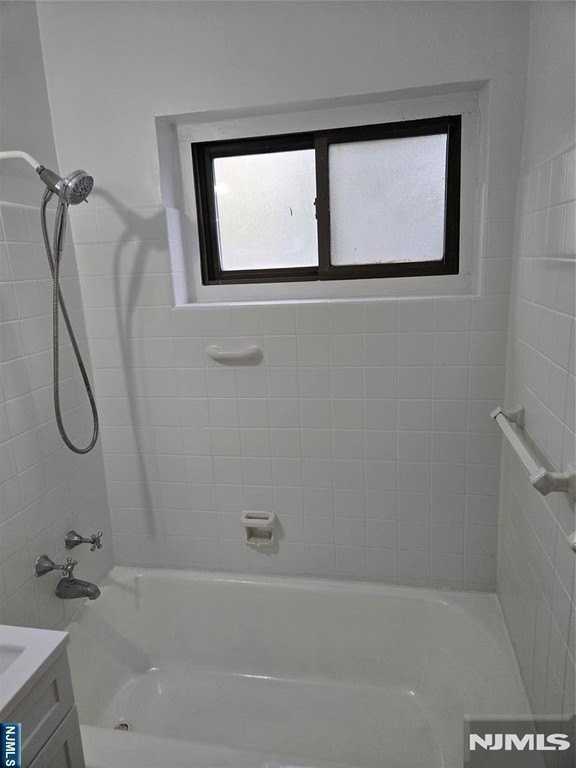 3040 Edwin Ave #1J - Photo 4 of 6
