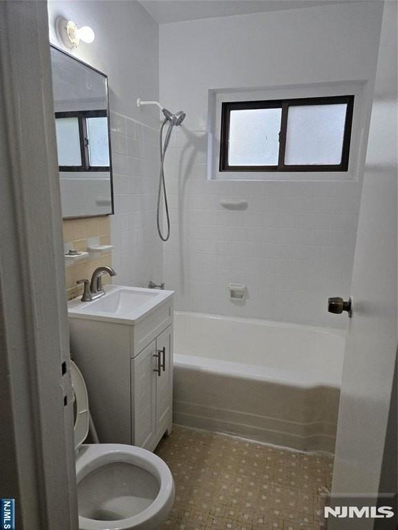 3040 Edwin Ave #1J - Photo 5 of 6