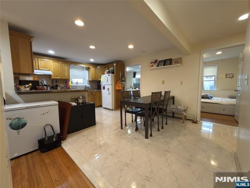 500 Jane St #2 - Photo 3 of 11
