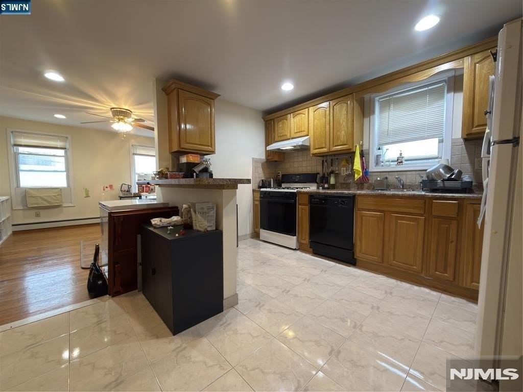 500 Jane St #2 - Photo 4 of 11