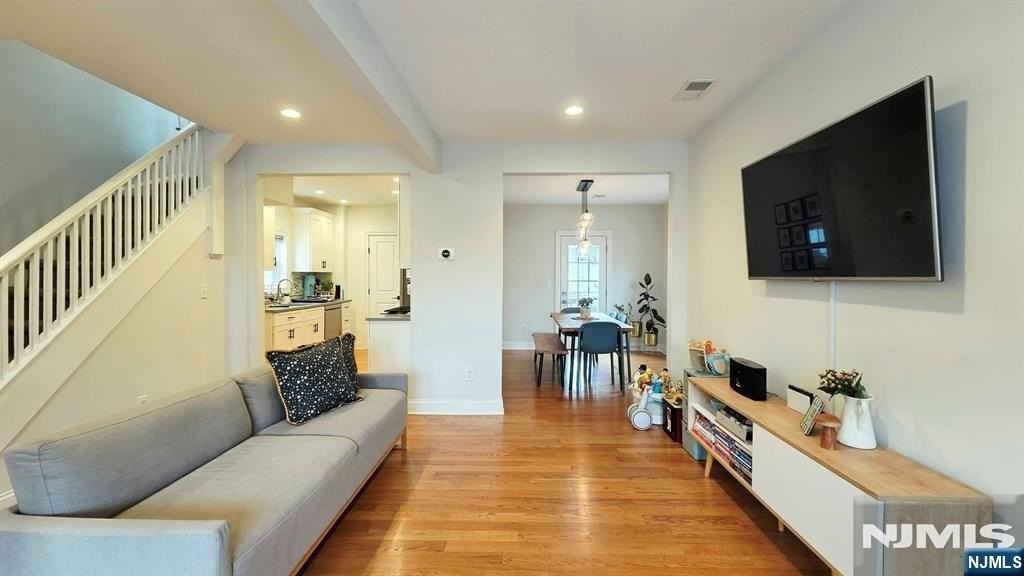 271 Castle Ter - Photo 2 of 17