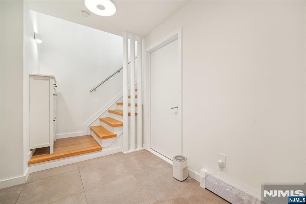 66 Henry Ave #B - Photo 4 of 40