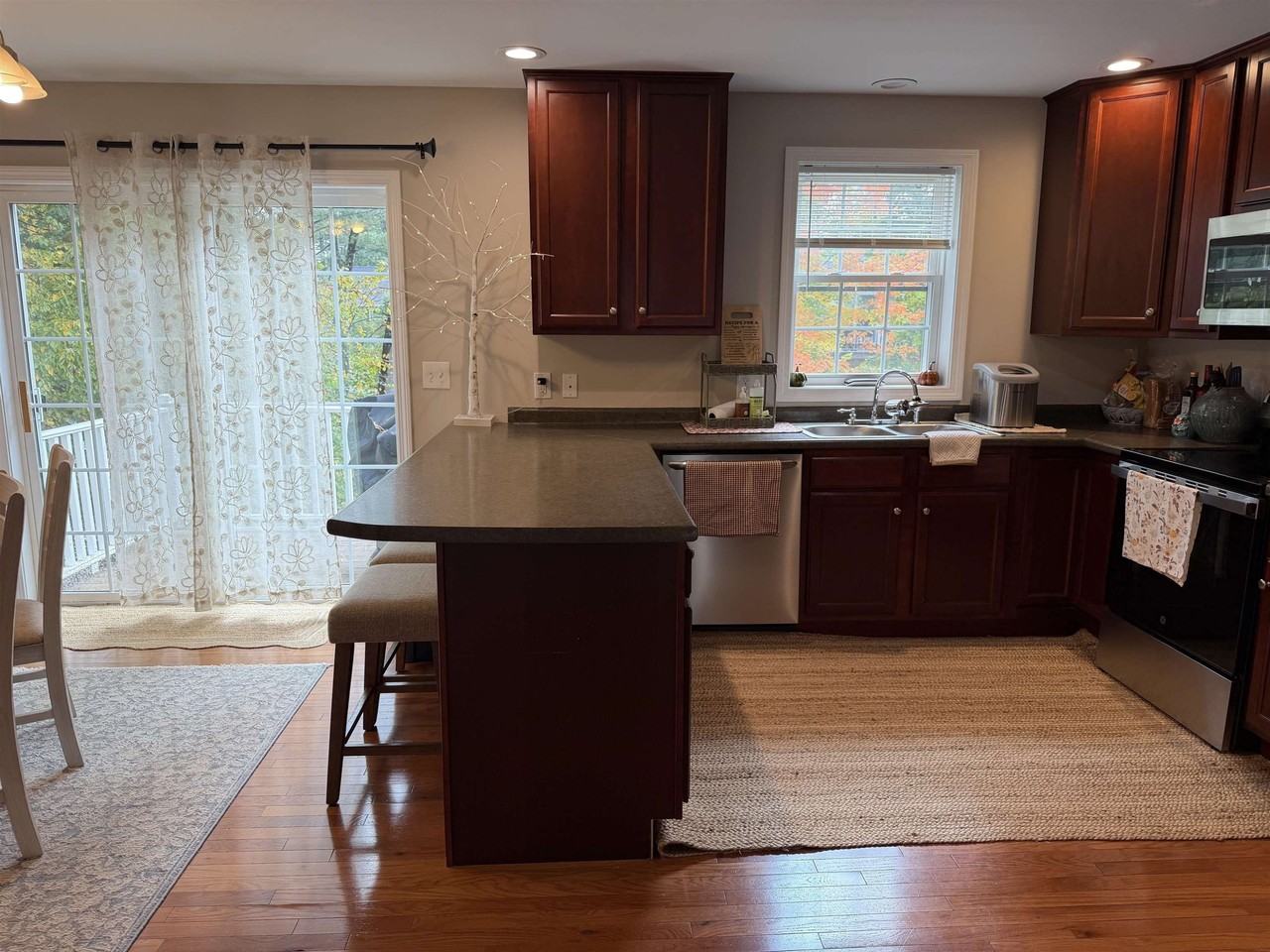17 Centennial Dr - Photo 2 of 33