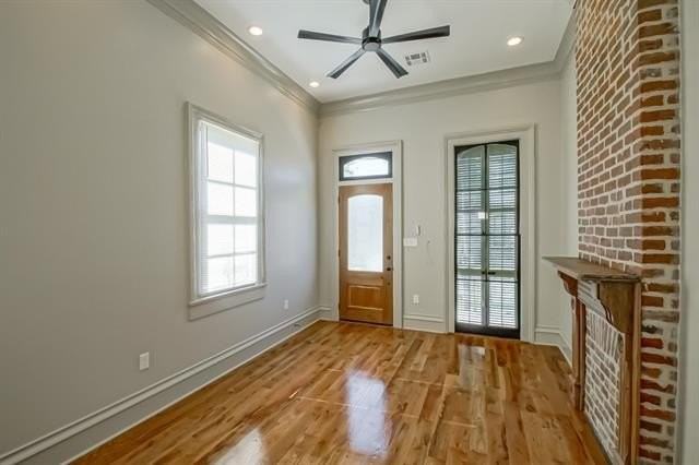 1933 4th St - Photo 4 of 17
