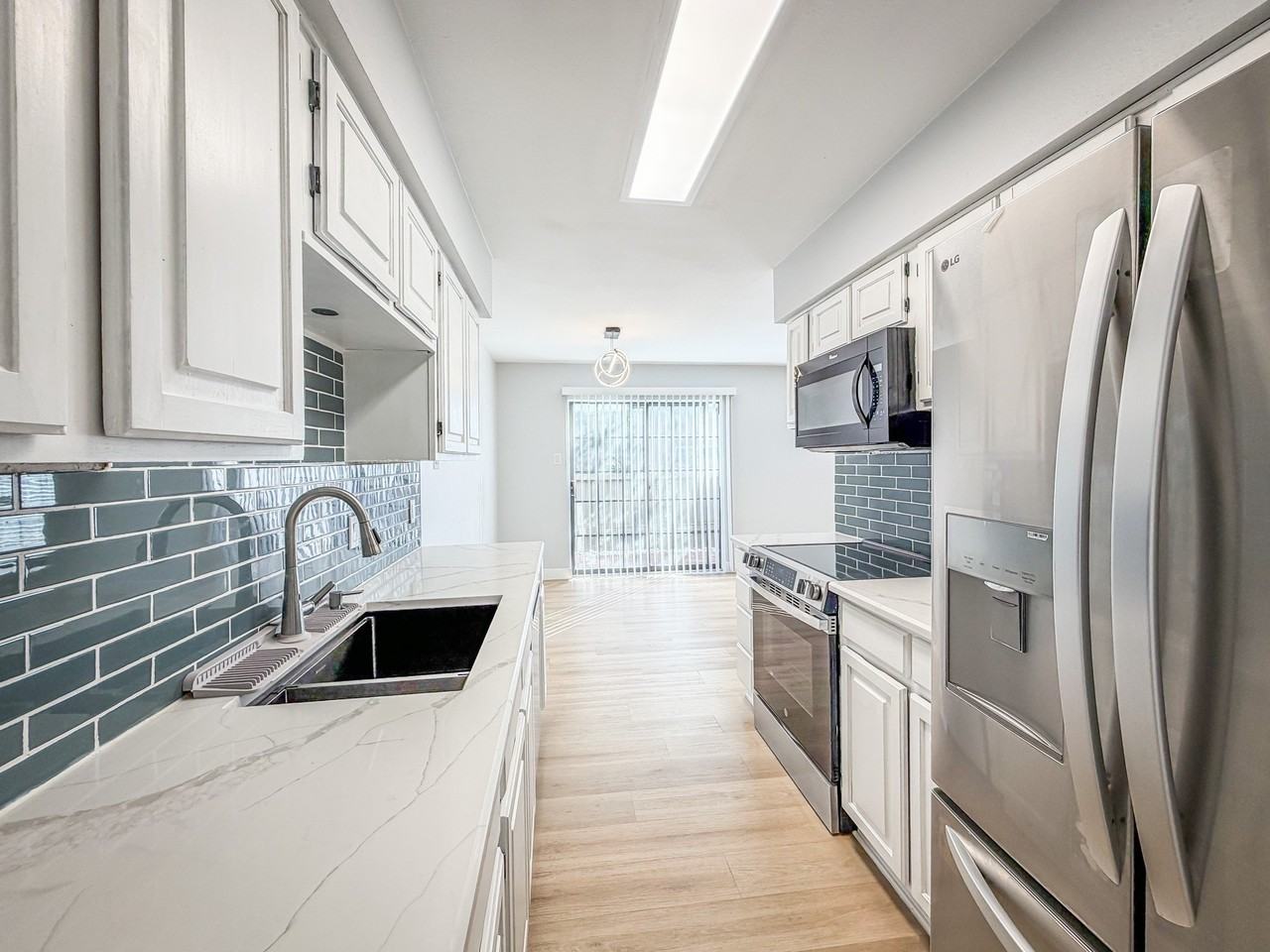332 W Harwood Rd #B - Photo 6 of 28