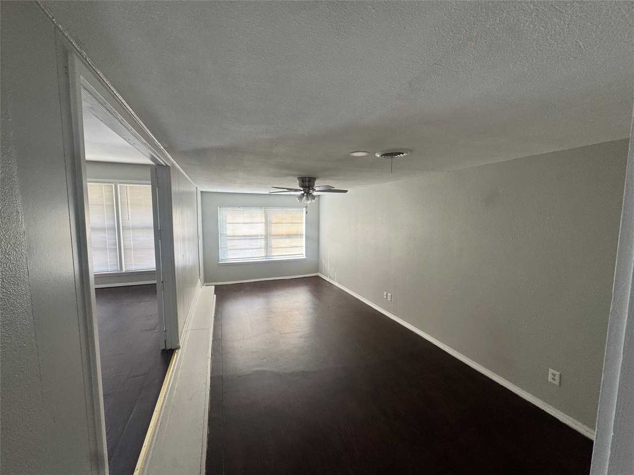 208 Barrett Dr - Photo 3 of 4
