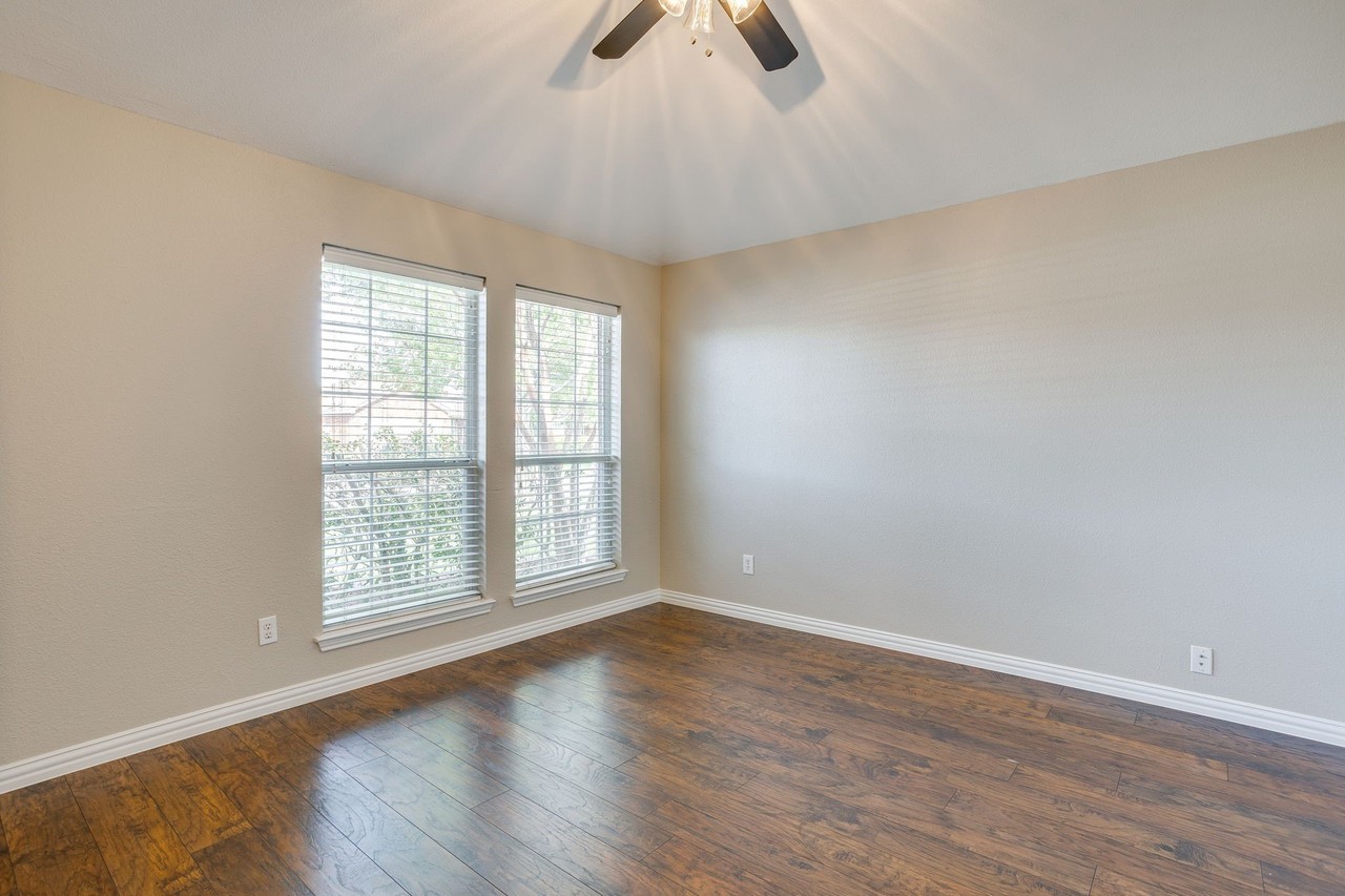 6245 Trinity Creek Dr - Photo 7 of 33