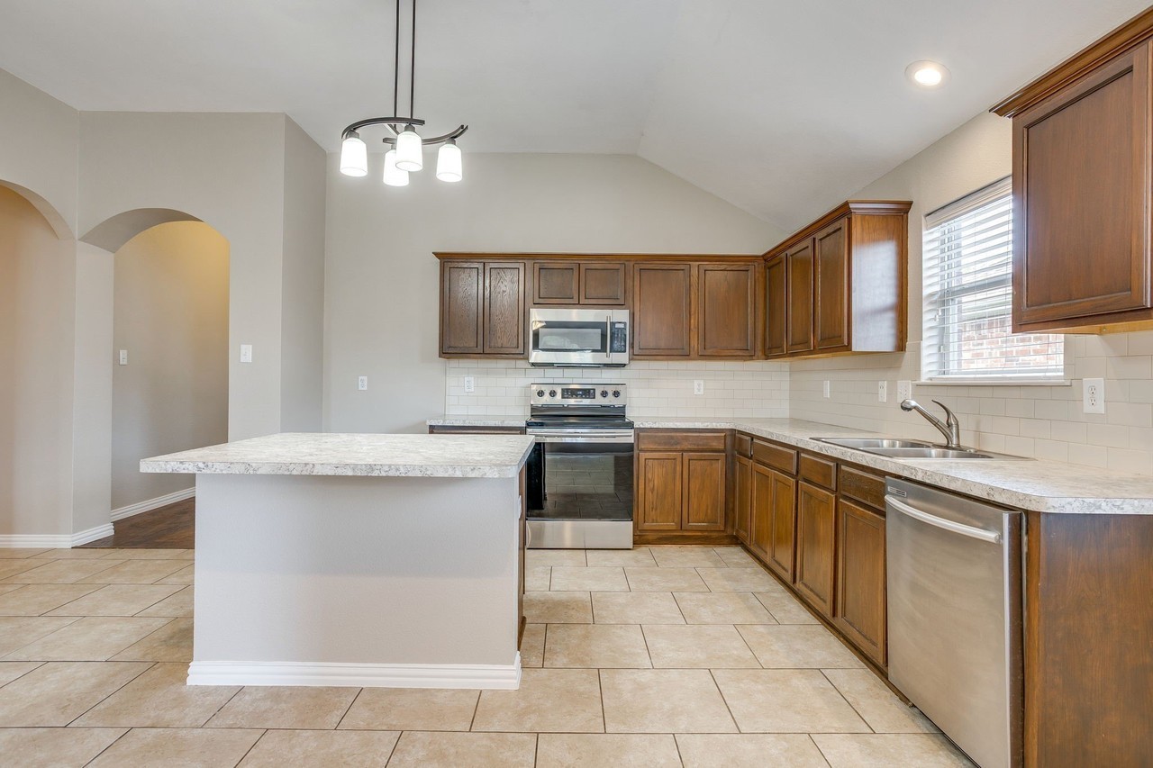 6245 Trinity Creek Dr - Photo 2 of 33