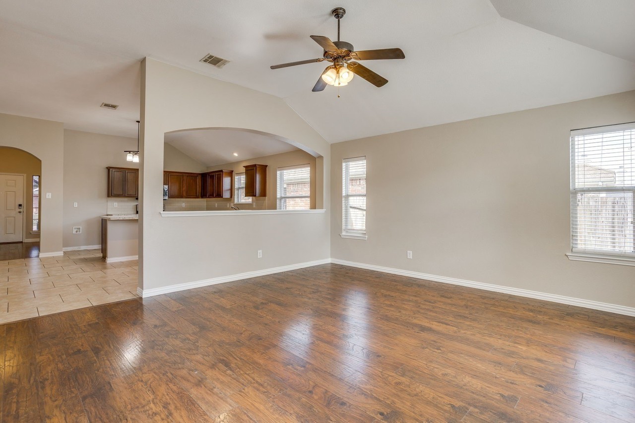 6245 Trinity Creek Dr - Photo 3 of 33