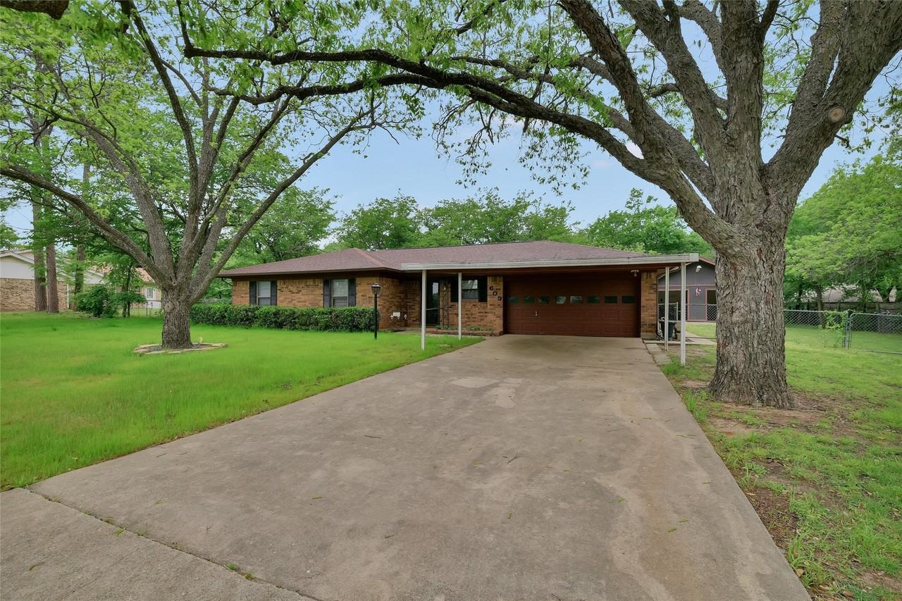 609 Cooper Ln - Photo 3 of 28