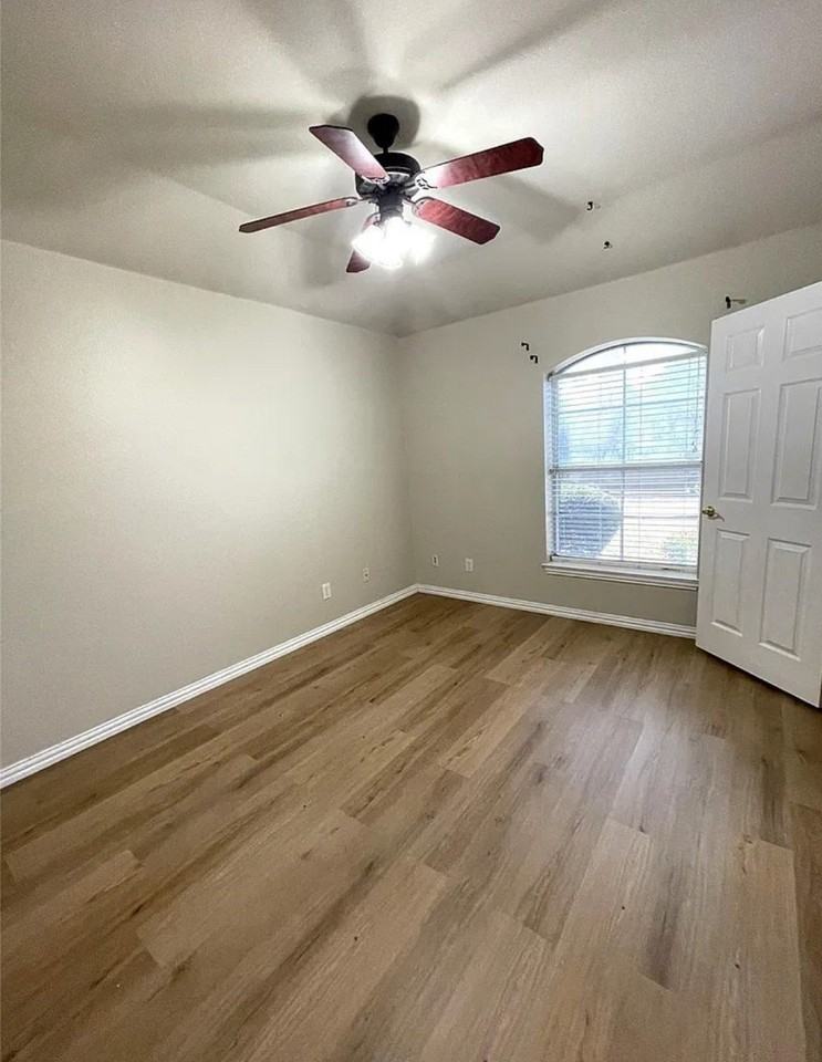 8574 Western Meadows Dr - Photo 6 of 20