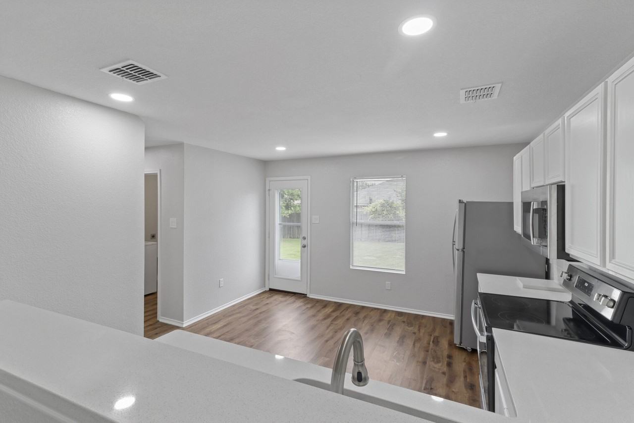932 Poncho Ln - Photo 4 of 19