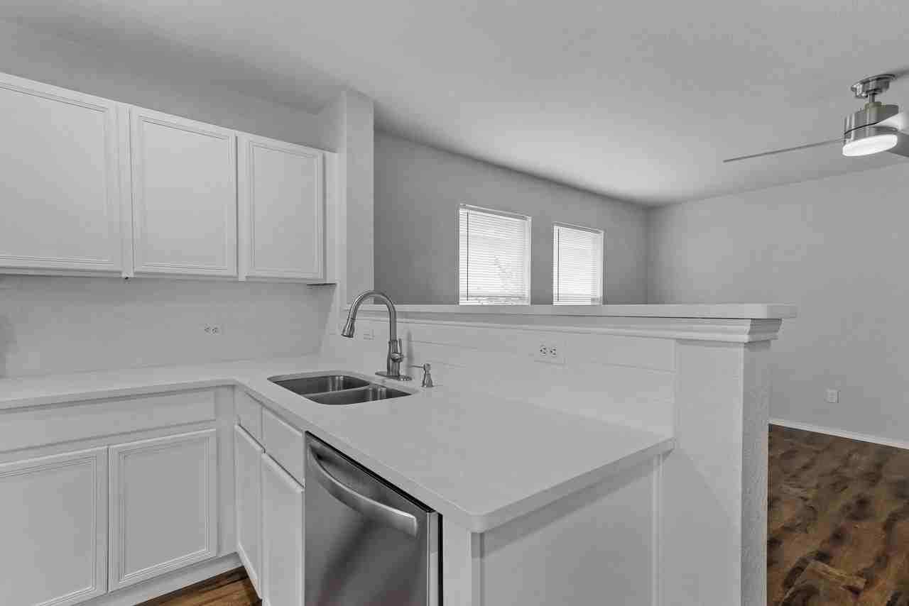 932 Poncho Ln - Photo 7 of 19
