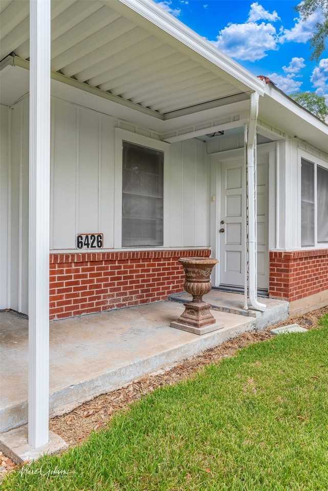 6426 Colquitt Rd - Photo 4 of 21