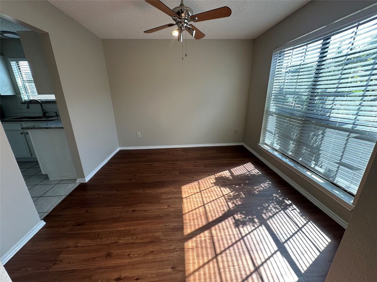 619 White Oak St - Photo 4 of 21