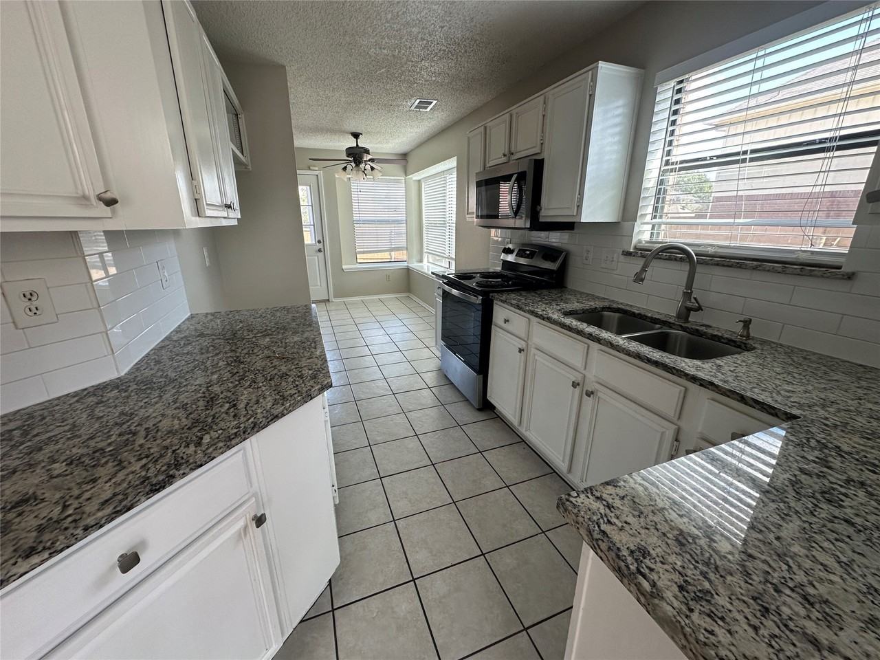 619 White Oak St - Photo 5 of 21