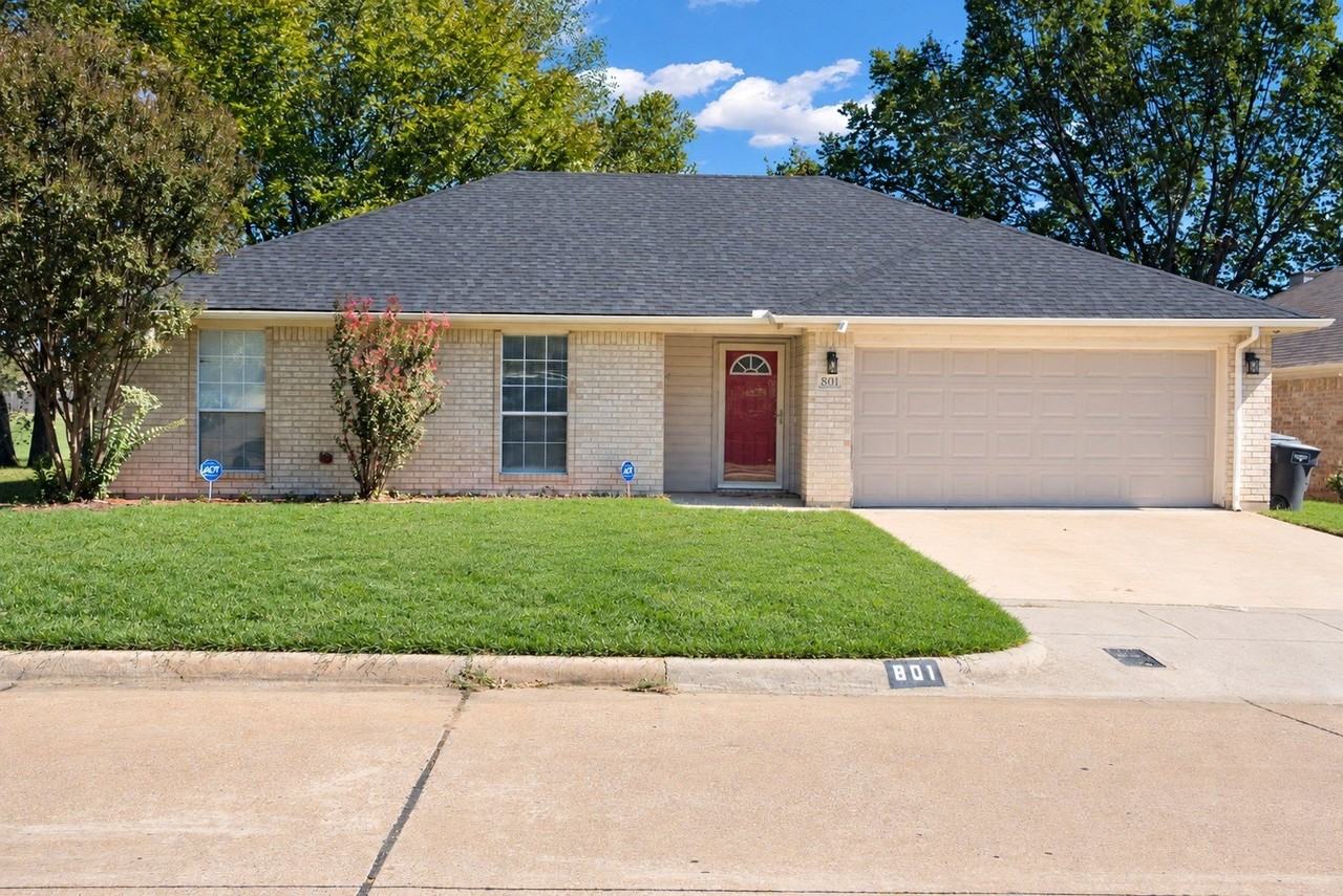 801 Bentree Dr - Photo 2 of 25