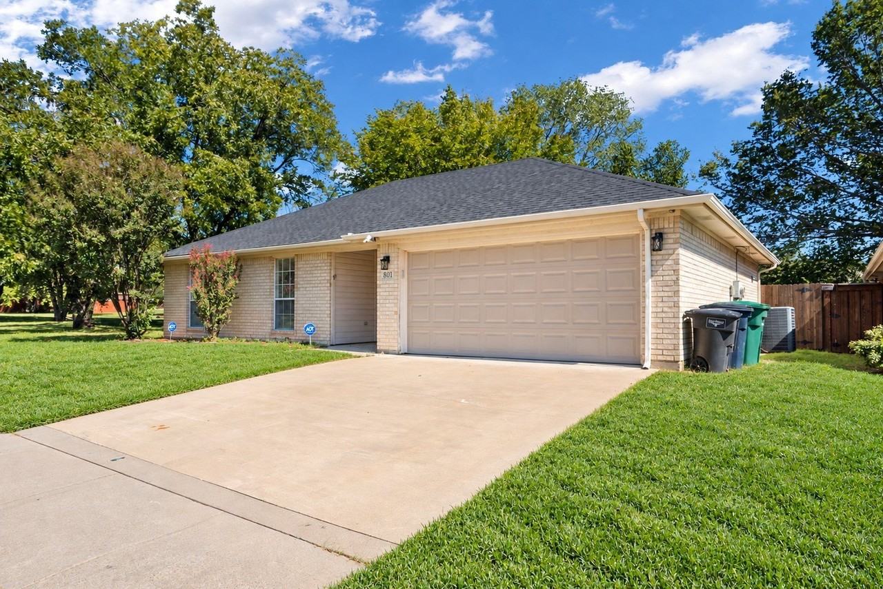 801 Bentree Dr - Photo 3 of 25