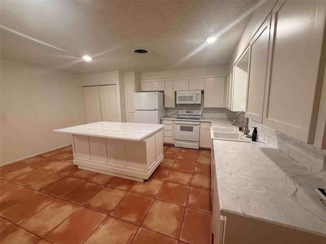 4134 Brook Hollow Dr - Photo 3 of 22