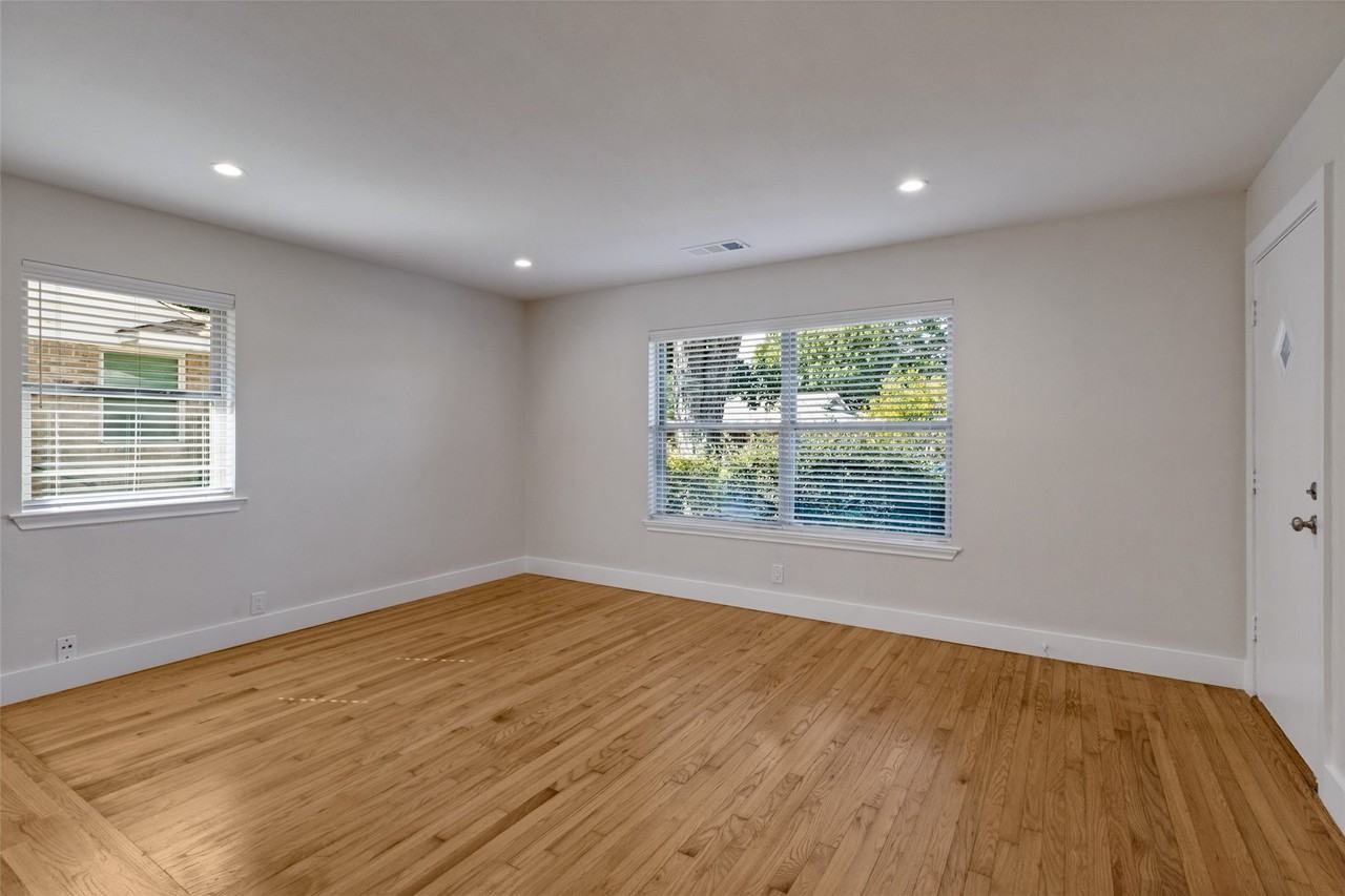 11138 Wyatt St - Photo 2 of 12