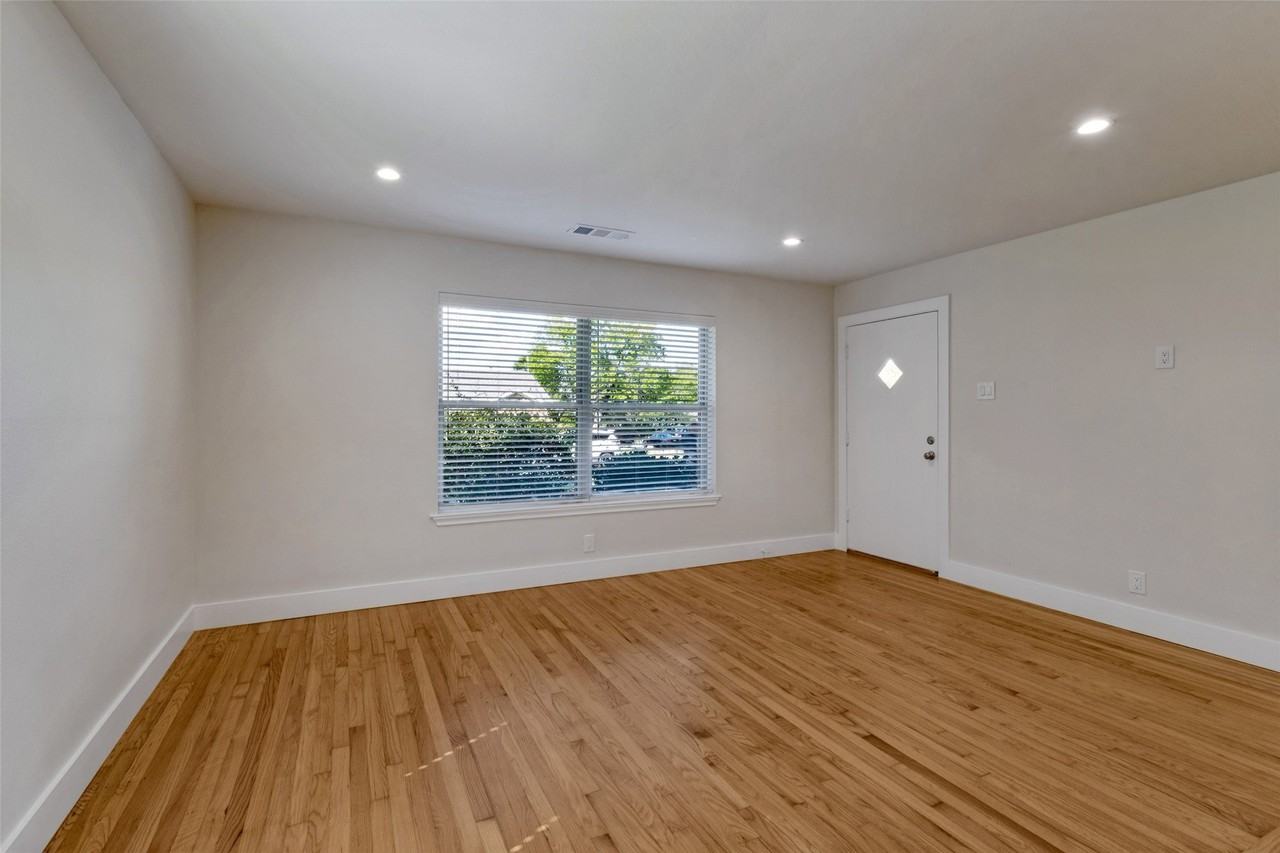 11138 Wyatt St - Photo 3 of 12