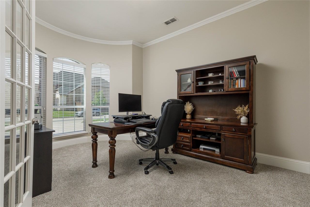 13888 Eleanor Ave - Photo 4 of 37