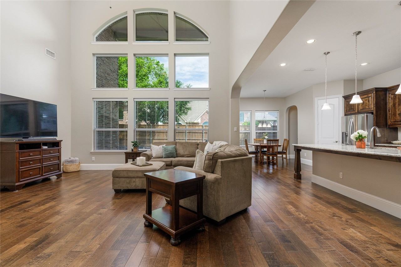 13888 Eleanor Ave - Photo 5 of 37