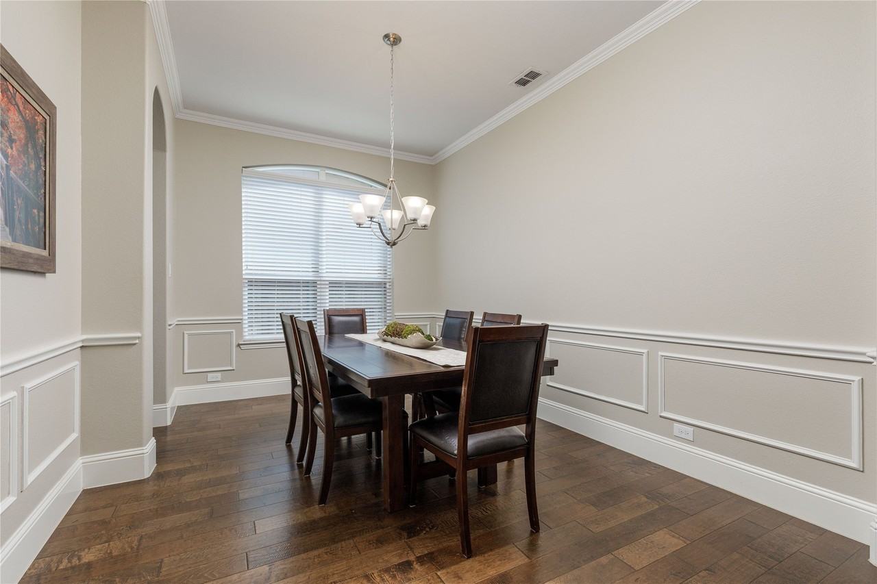 13888 Eleanor Ave - Photo 6 of 37