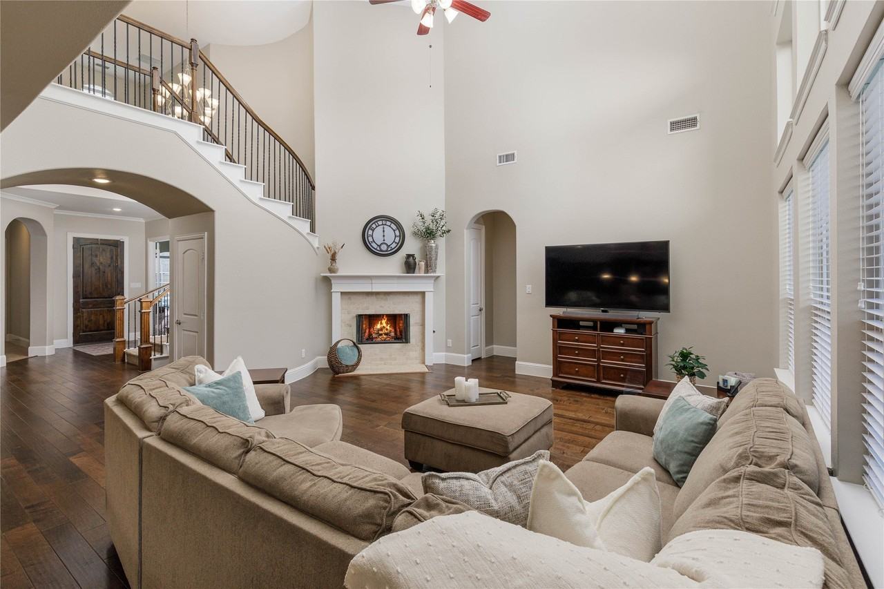 13888 Eleanor Ave - Photo 7 of 37
