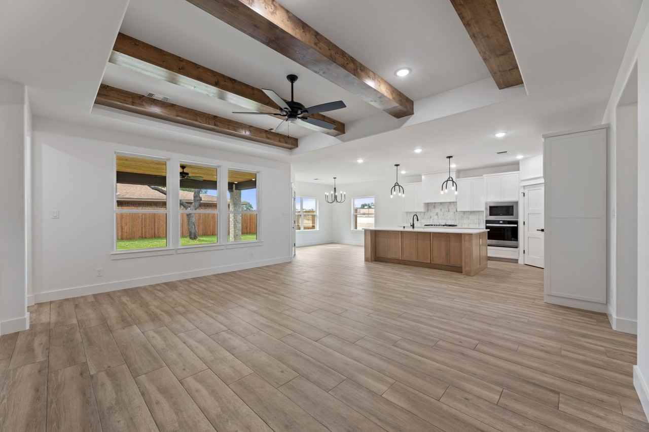 4713 South Dr - Photo 4 of 38