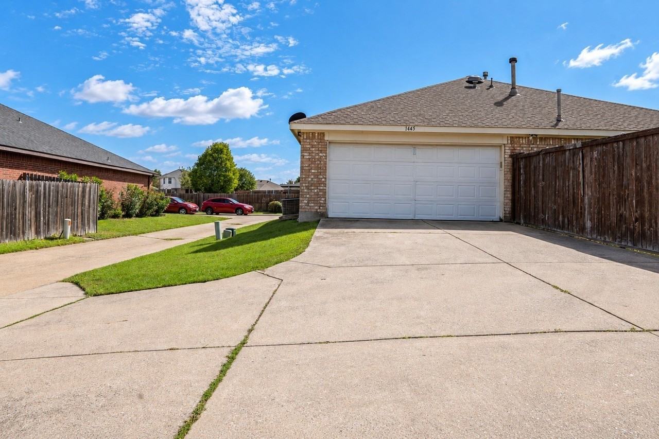 1445 Gatlinburg Cir - Photo 4 of 27