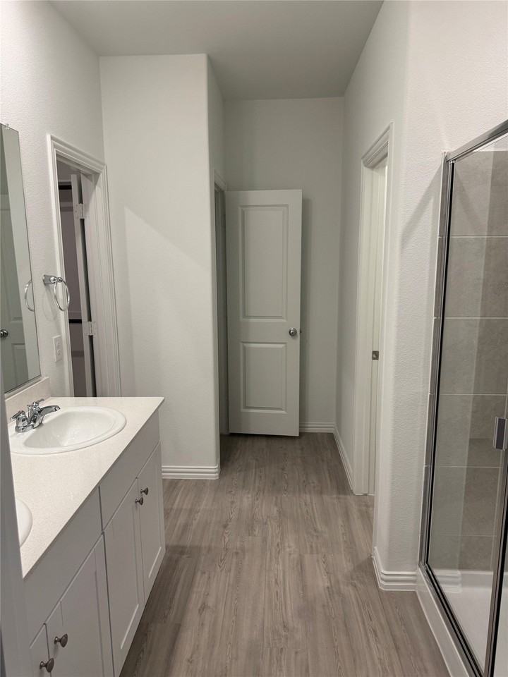 1305 Rousseau Dr - Photo 3 of 21