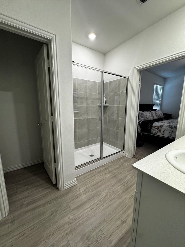 1305 Rousseau Dr - Photo 4 of 21