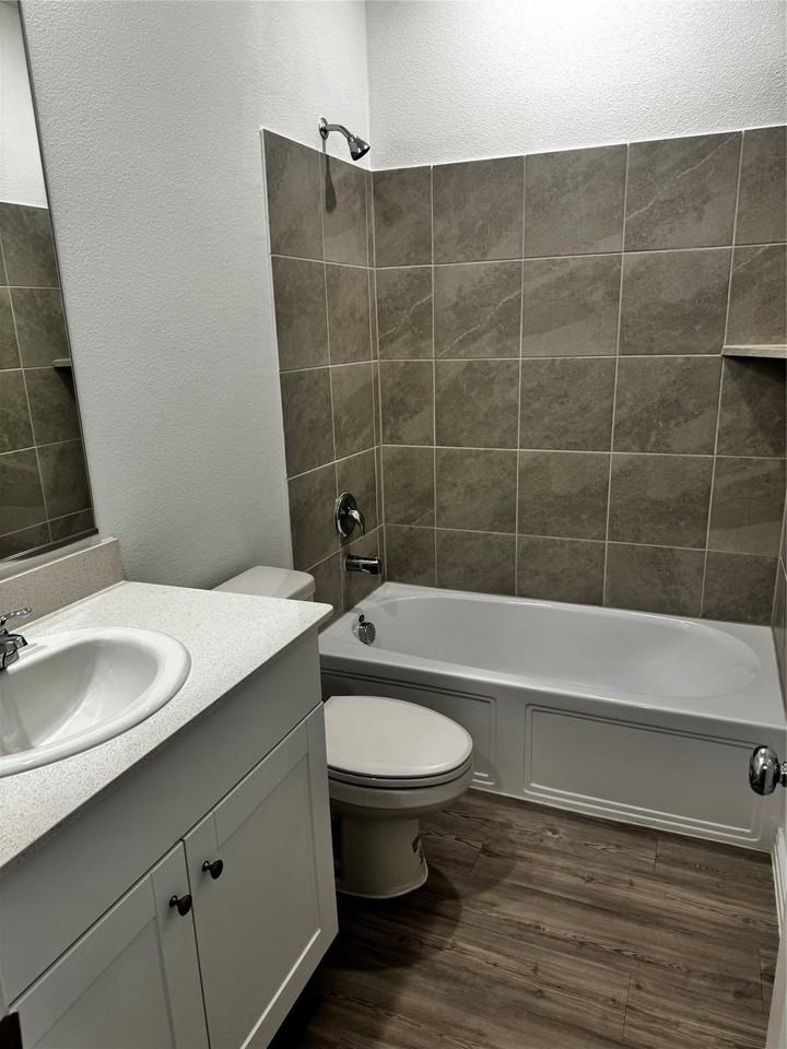 1305 Rousseau Dr - Photo 7 of 21
