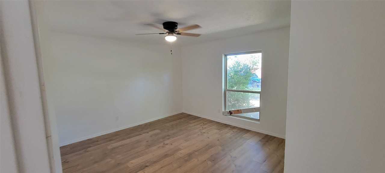 5060 Alpha Dr - Photo 7 of 18