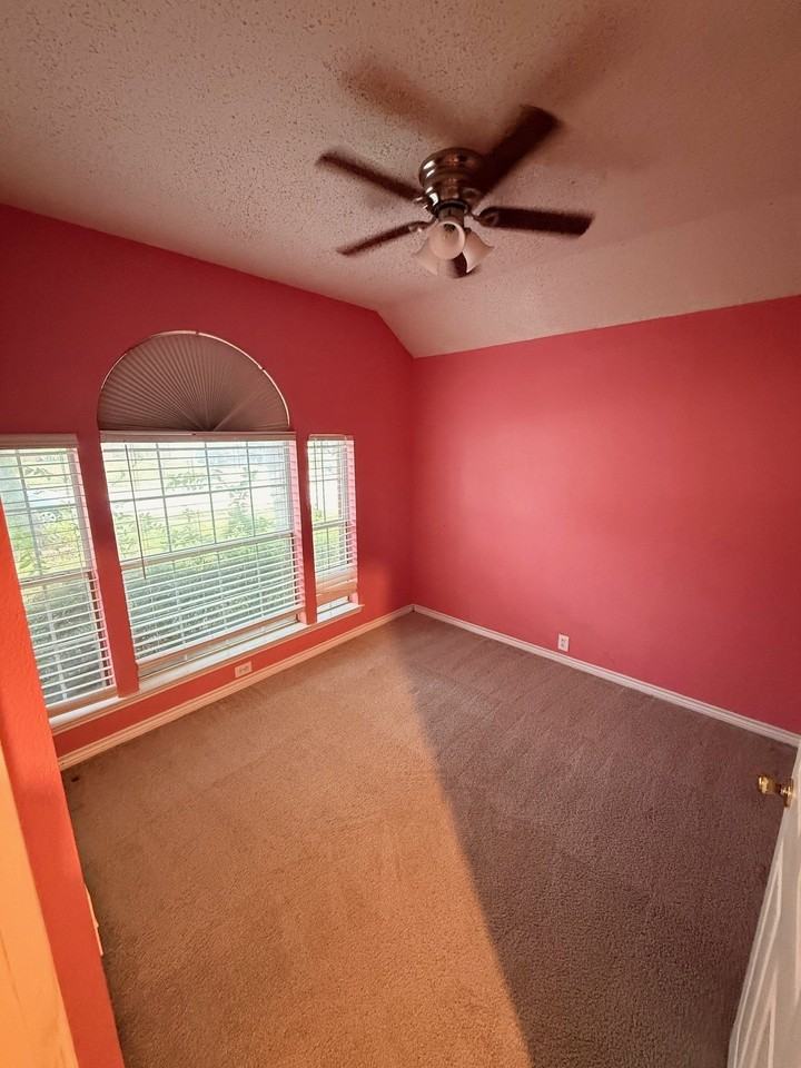 1123 Marshall Dr - Photo 4 of 14