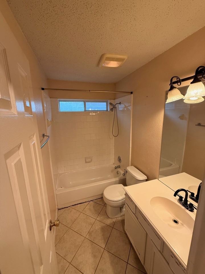 1123 Marshall Dr - Photo 5 of 14