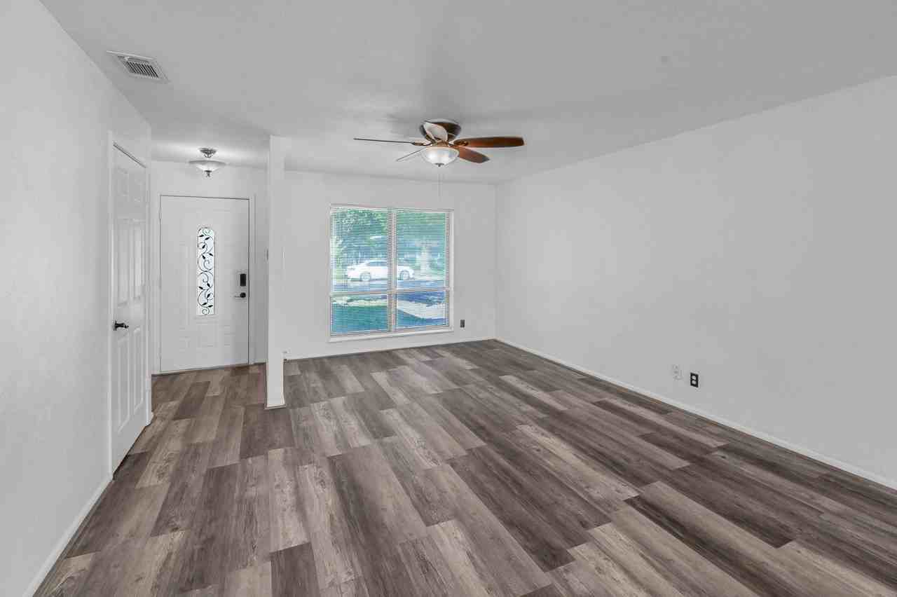 6503 Flamingo Rd - Photo 4 of 31