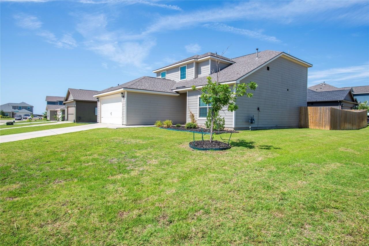 1825 Fergus Dr - Photo 3 of 27