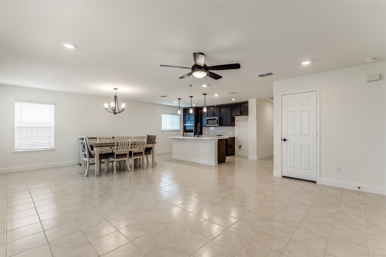1825 Aslynn Cir - Photo 6 of 29