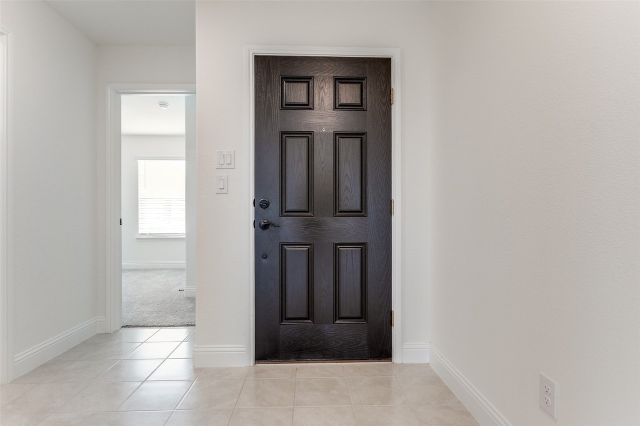 1825 Aslynn Cir - Photo 7 of 29