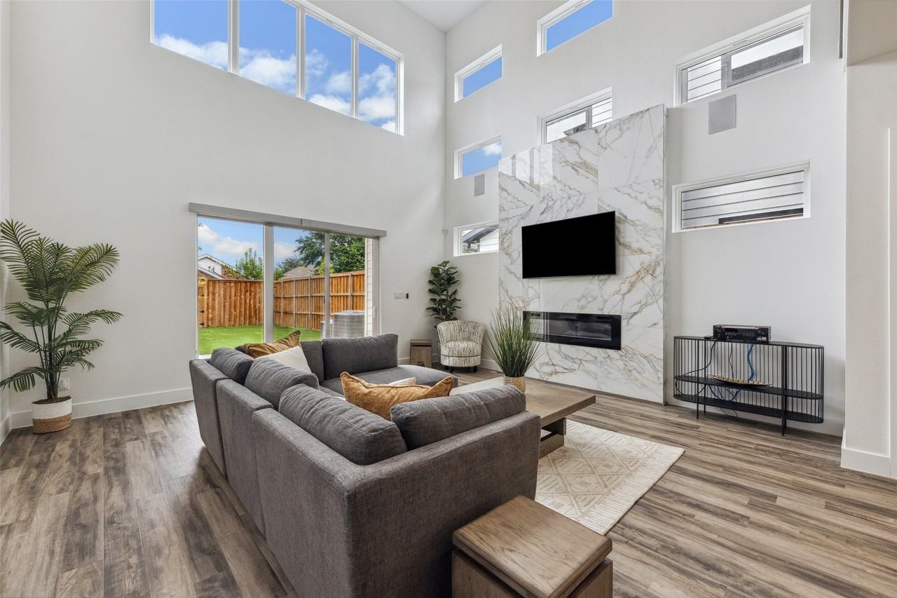 2427 Vagas St - Photo 2 of 30