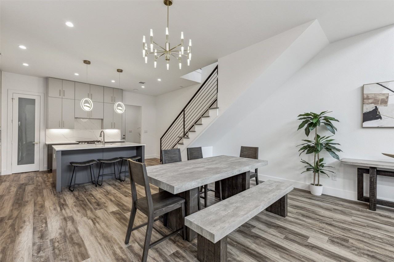 2427 Vagas St - Photo 4 of 30
